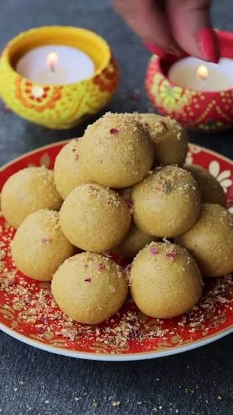 Besan Laddo (Indian Sweet) – Approx. 5 Pieces